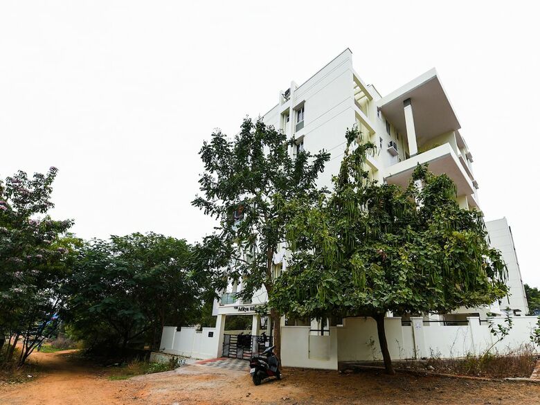 Hotel Oyo 22782 Akshara Suites