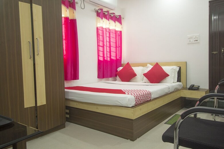 Hotel Oyo 27907 Greater Kailash The Palace