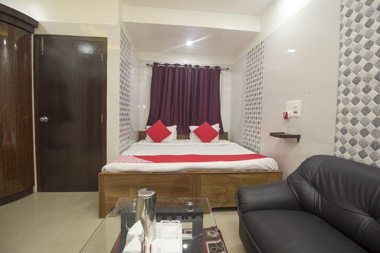 Hotel Oyo 27907 Greater Kailash The Palace