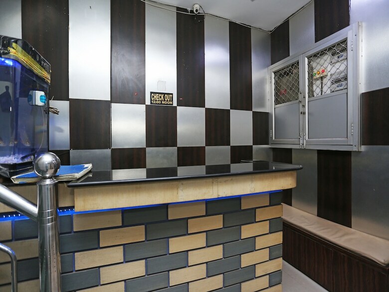 Hotel Oyo 23428 Royal Regency
