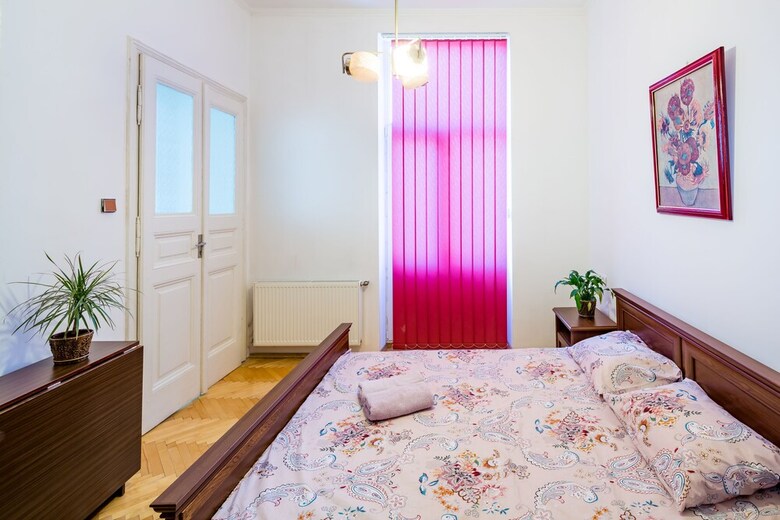 Apartamentos Three Rooms On Hnatyuka 3