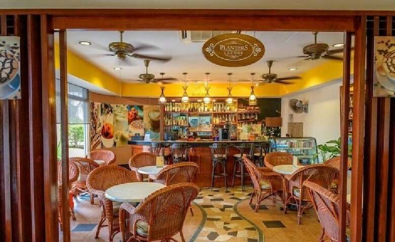 Hotel Expat's Nook Beach Resort