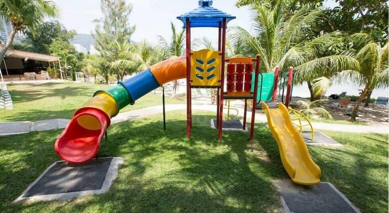 Hotel Expat's Nook Beach Resort