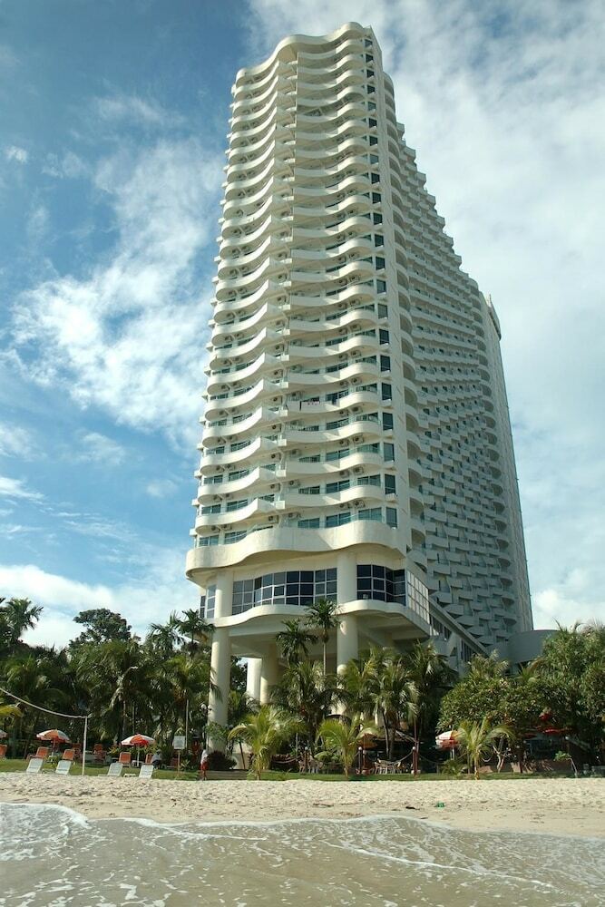 Hotel Expat's Nook Beach Resort
