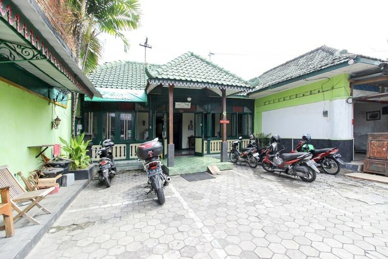 Hotel Reddoorz Near Plengkung Gading