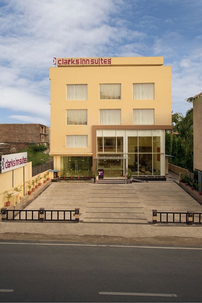 Hotel Clarks Inn Suites Katra