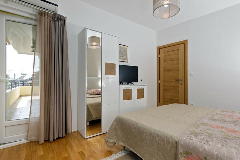 Luxury Beach Apartment Private Parking