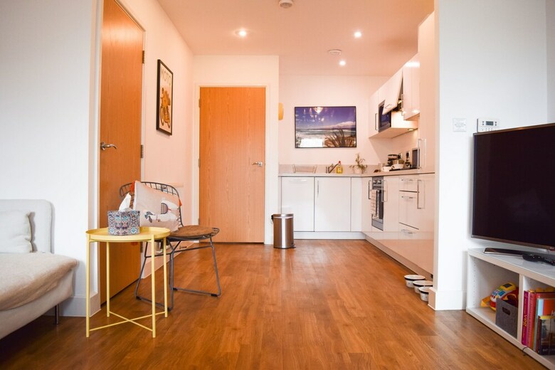 Modern 1 Bedroom House In Pontoon Dock