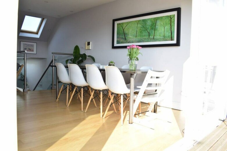Stunning 2 Bedroom House In Chiswick