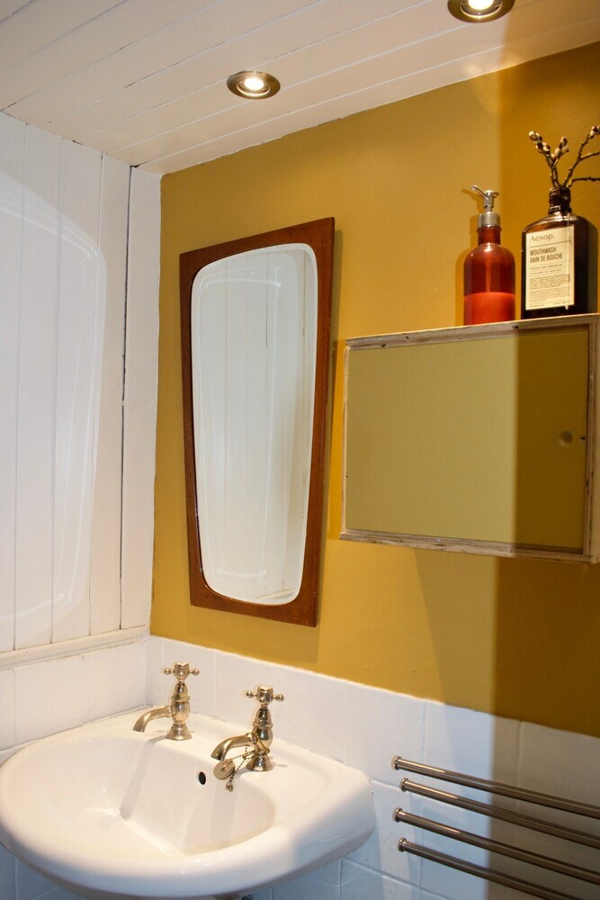 Vintage-style Apartment In Lovely Leith