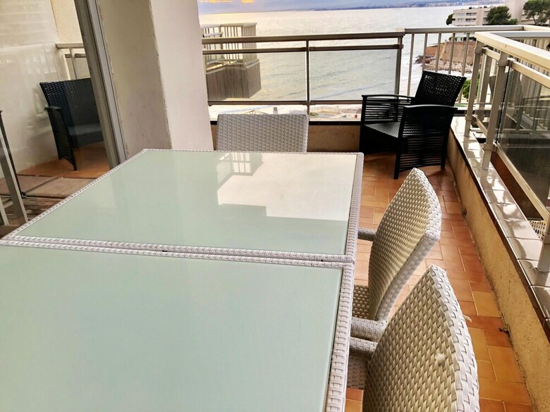 Apartment With 3 Bedrooms In Salou