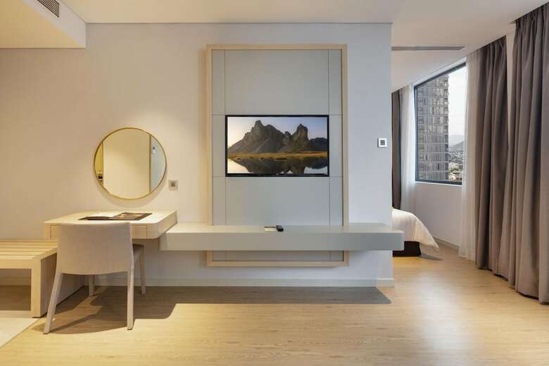 Dqua Hotel And Apartment