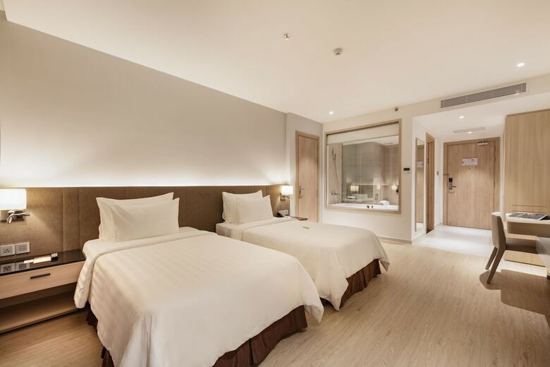 Dqua Hotel And Apartment