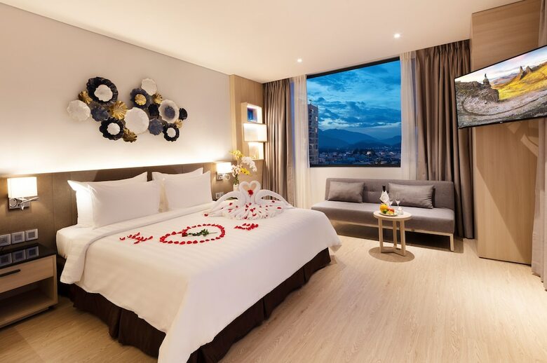 Dqua Hotel And Apartment