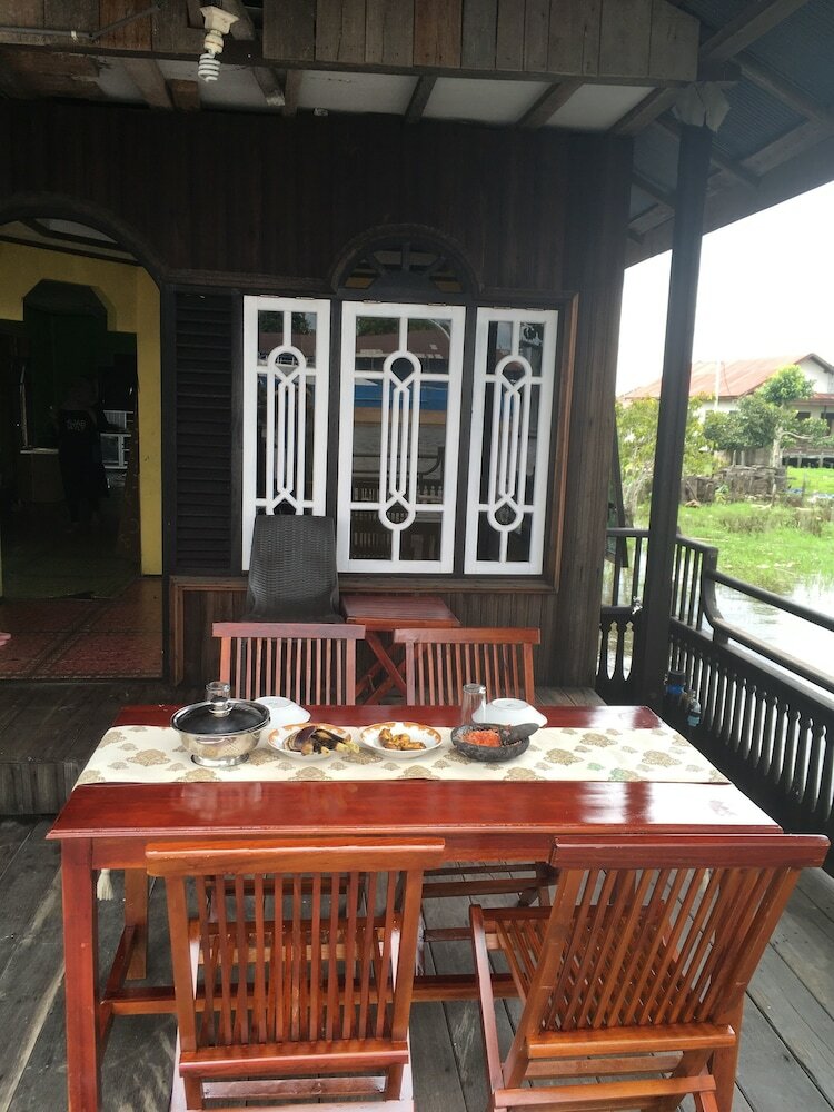 Bed & Breakfast Arut Riverside Orangutan Guest House