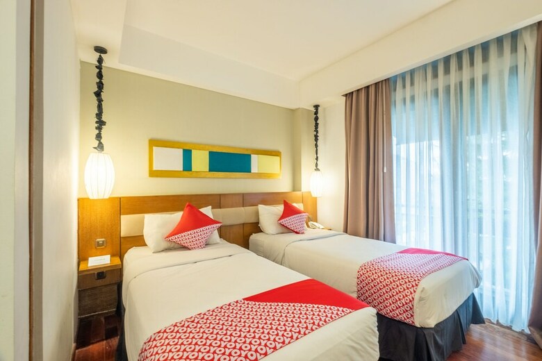 Hotel Capital O 852 The Silk At Dago