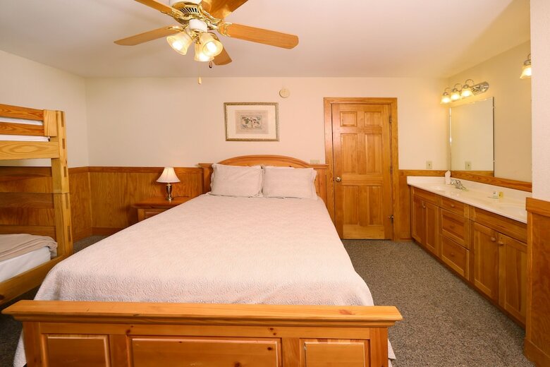 Magnolia Place 5 - Eight Bedroom Chalet