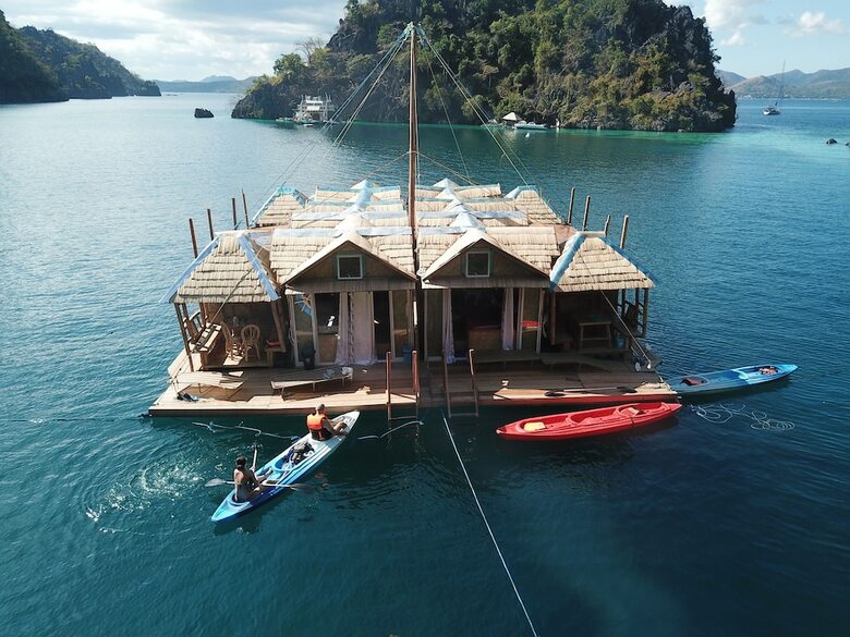 Hotel Paolyn Floating House Restaurant