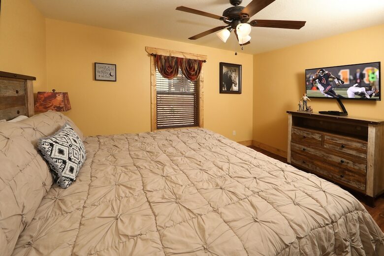 Movie Diveinn - Four Bedroom Chalet