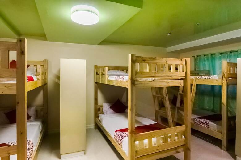 Hostal Oyo 240 Country Artist Hotel