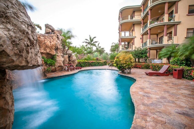 Aparthotel Clarion Suites Roatan At Pineapple Villas