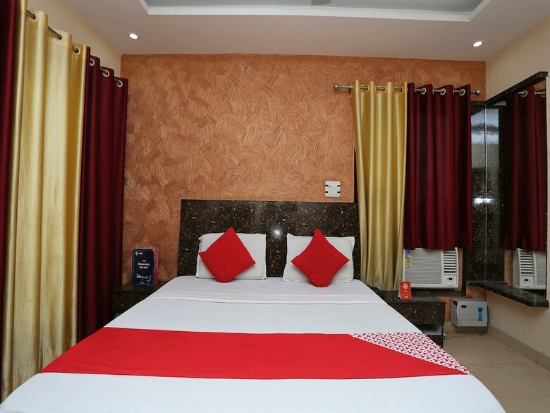 Oyo 28440 Mk Hotel And Restaurant