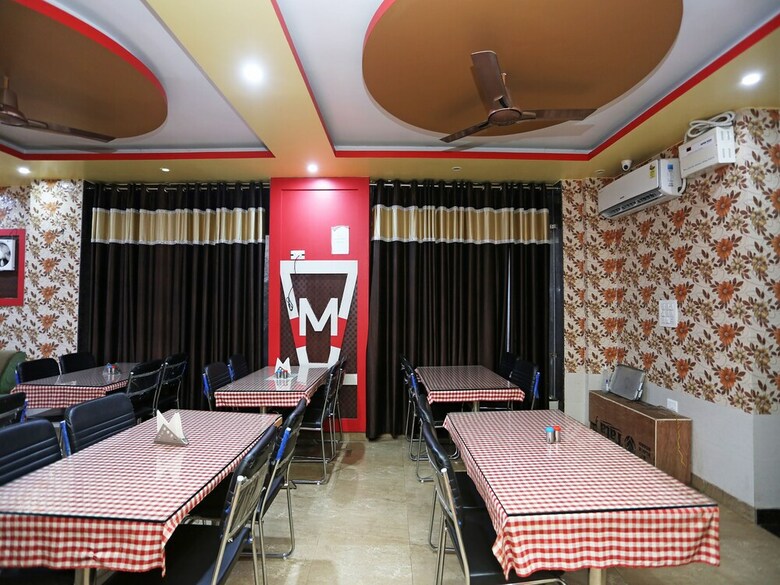 Oyo 28440 Mk Hotel And Restaurant