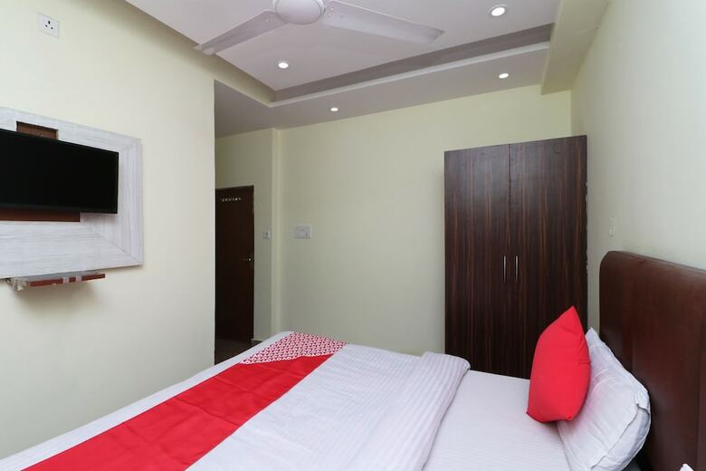 Oyo 29716 Hotel Paras