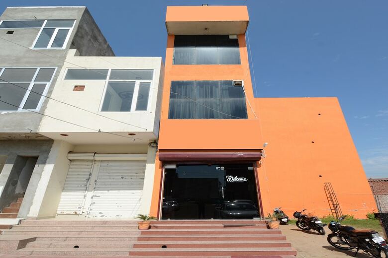 Hotel Oyo 28393 Diamond Plaza
