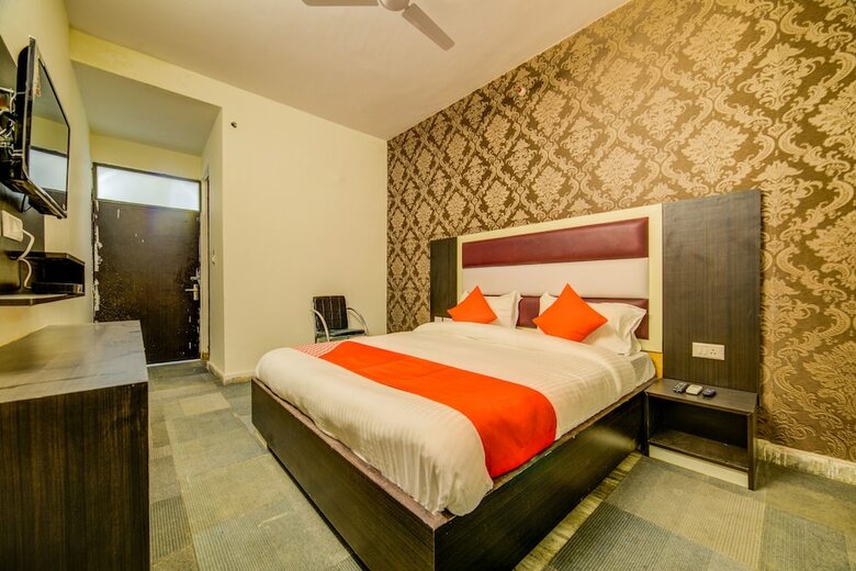 Hotel Oyo 29324 Diamond Expo
