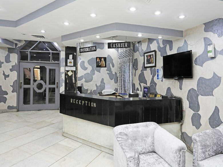 Oyo 29566 Hotel Mid Town