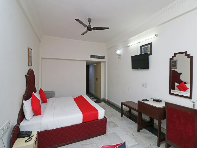 Oyo 29566 Hotel Mid Town