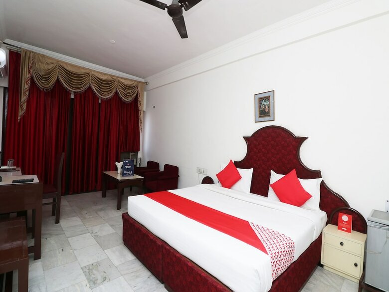 Oyo 29566 Hotel Mid Town