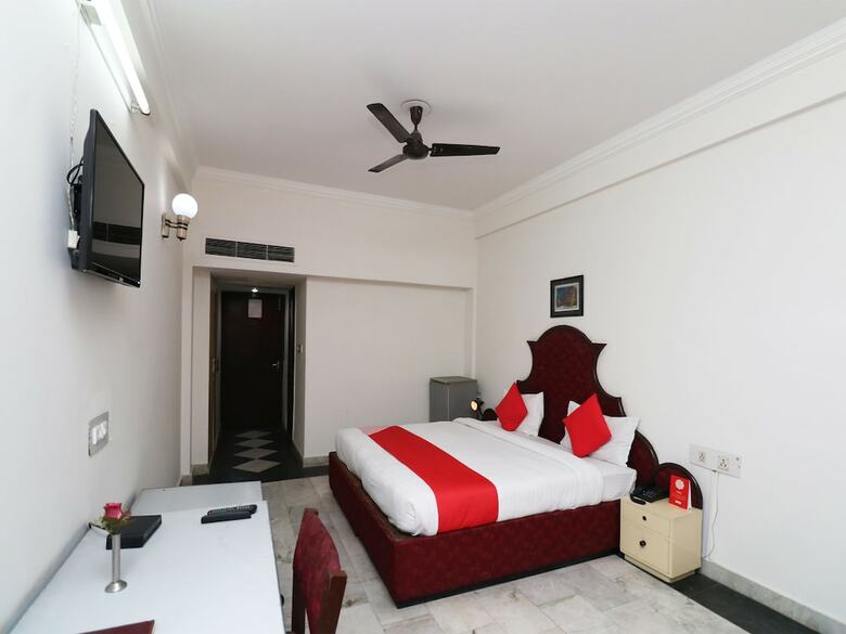 Oyo 29566 Hotel Mid Town