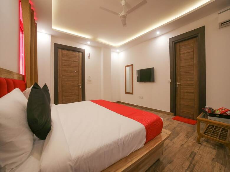 Hotel Collection O 30076 Main Chhatarpur Road Asola