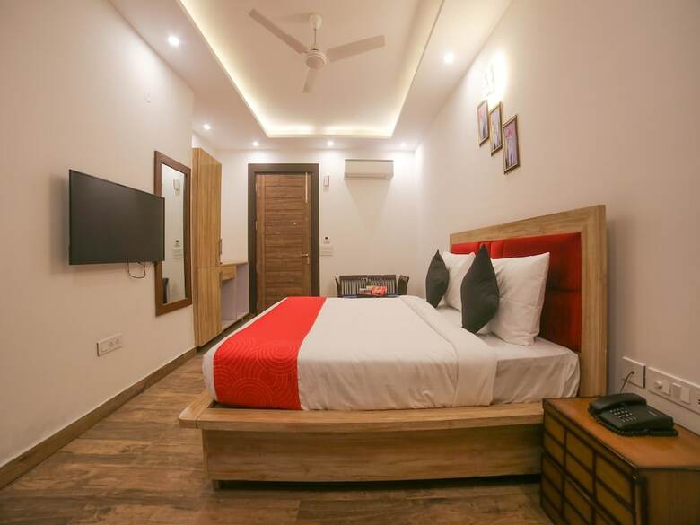 Hotel Collection O 30076 Main Chhatarpur Road Asola