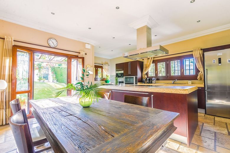 Oleholidays Villa Holy Nueva Andaluc�a