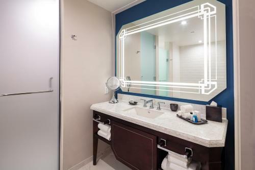 The Higgins Hotel New Orleans, Curio Collection By Hilton