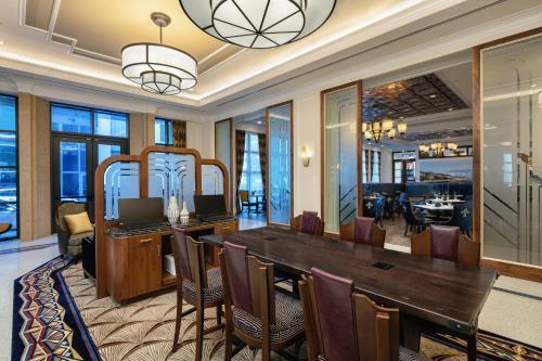 The Higgins Hotel New Orleans, Curio Collection By Hilton