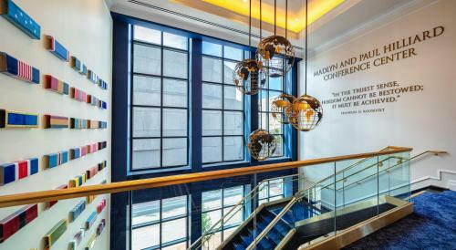 The Higgins Hotel New Orleans, Curio Collection By Hilton