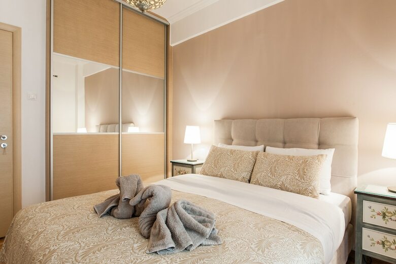 Nicholas Point Apartments And Rooms