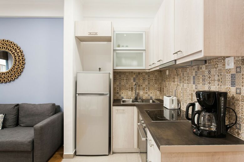 Nicholas Point Apartments And Rooms