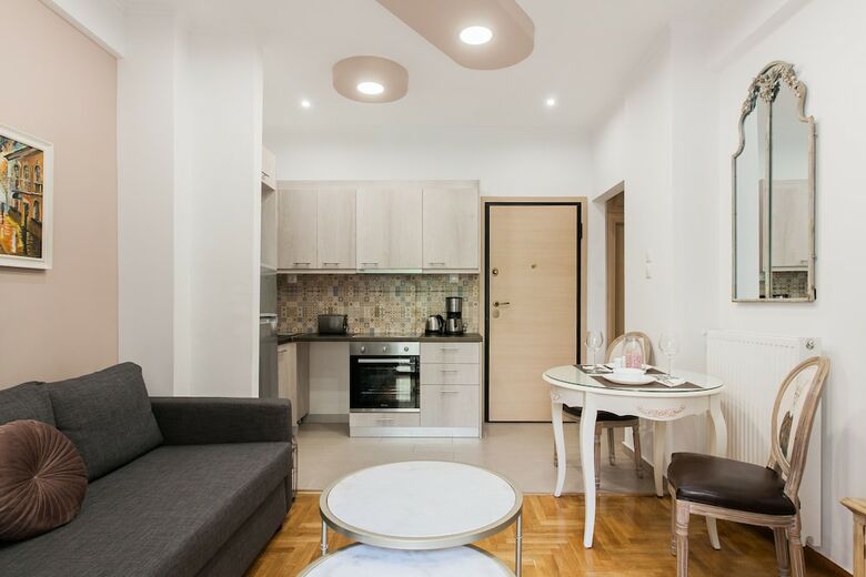 Nicholas Point Apartments And Rooms