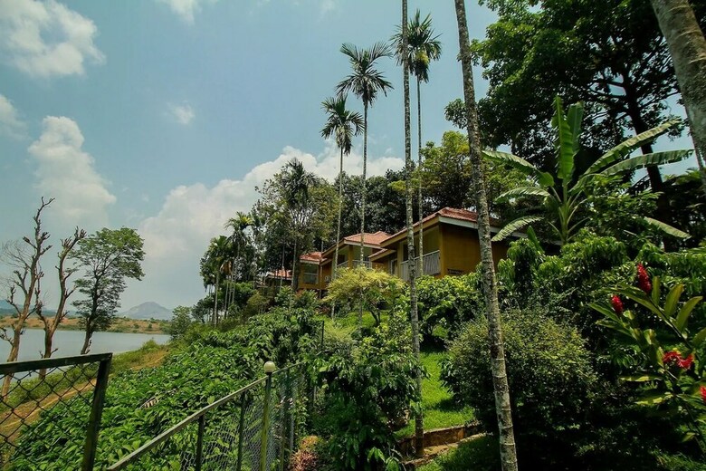 Hotel Palette - Karapuzha Resort Village
