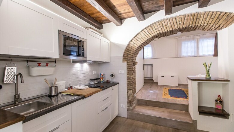 Rental In Rome Trastevere White Apartment