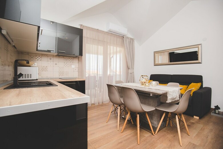 Apartamentos Salsa Brac