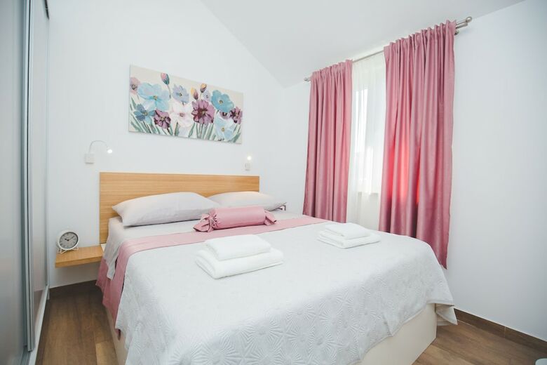 Apartamentos Salsa Brac