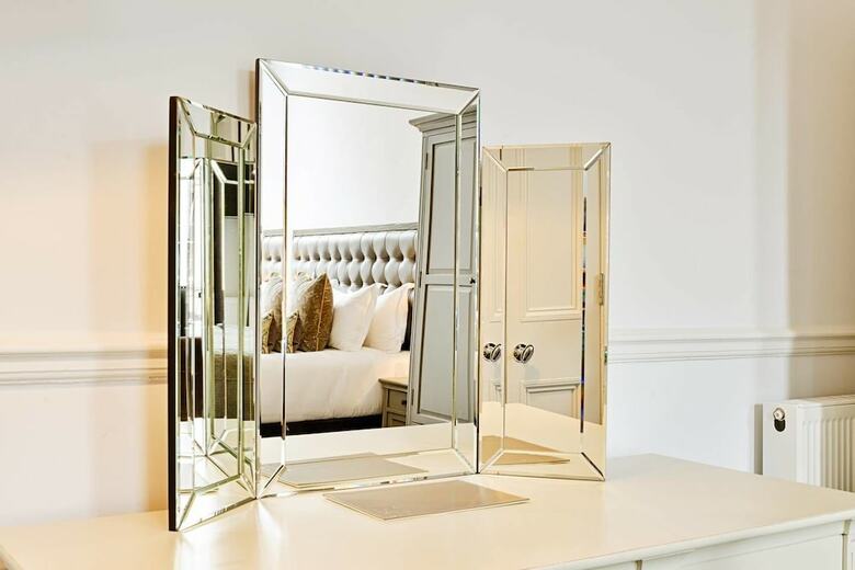 Luxury George Street Apartments: Edinburgh Suite