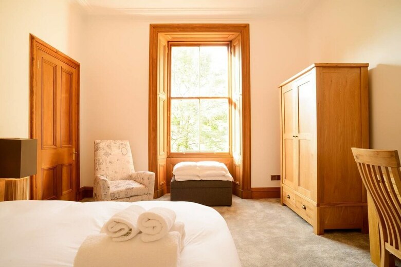 Apartamentos 5 Bedroom Apt Near Meadows & George Square