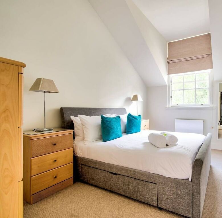 Quiet Mews Apartment In New Town